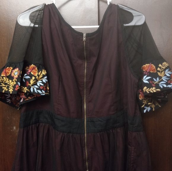 Eshakti dress - Picture 2 of 7